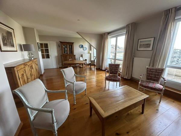 Appartement 5 pièces en dernier étage à vendre - Saint Quentin Centre