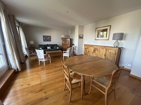 Appartement 5 pièces en dernier étage à vendre - Saint Quentin Centre
