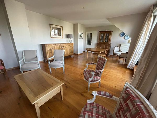 Appartement 5 pièces en dernier étage à vendre - Saint Quentin Centre