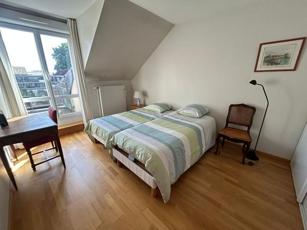 Appartement 5 pièces en dernier étage à vendre - Saint Quentin Centre