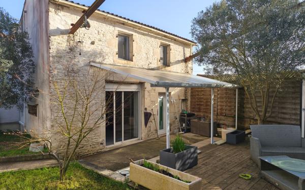 Maison à vendre    3 pièces •  Courçon