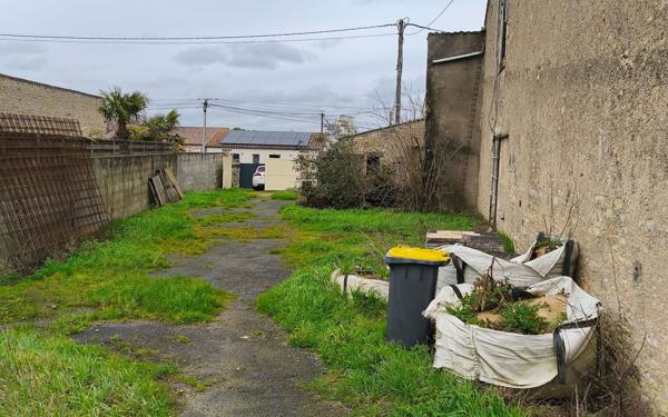 Maison à vendre    3 pièces •  Courçon