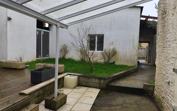 Maison à vendre    3 pièces •  Courçon