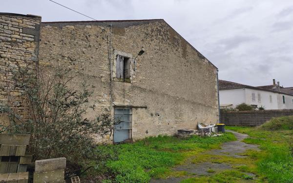 Maison à vendre    3 pièces •  Courçon