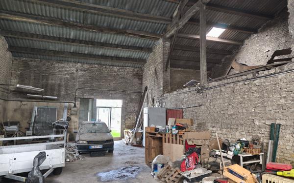 Maison à vendre    3 pièces •  Courçon