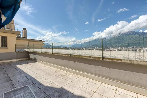 En dernier étage, une terrasse sur les Alpes !