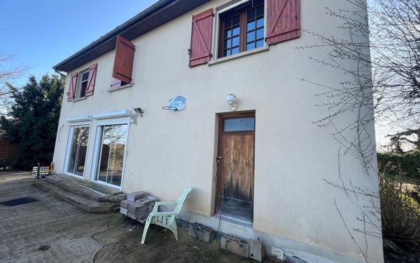 Maison à vendre    5 pièces •  Eyjeaux