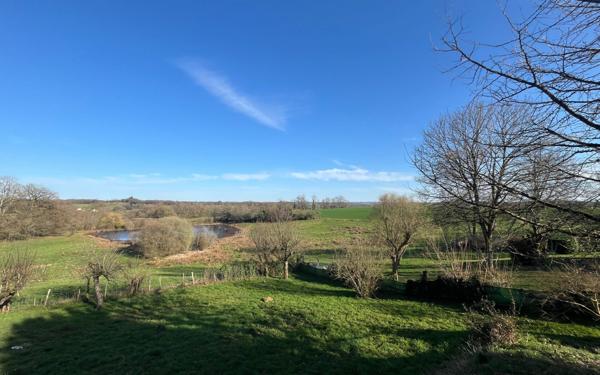 Maison à vendre    5 pièces •  Eyjeaux