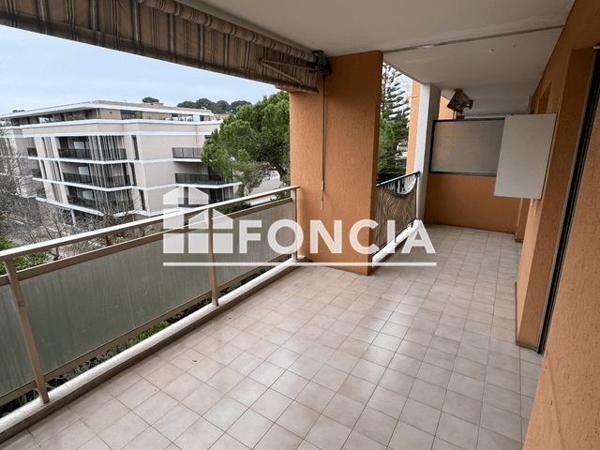 Location Appartement 3 pièces 55 m² - 171 AVENUE DE LA SARRAZINE Antibes 06600