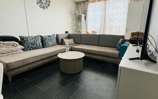 Appartement à vendre    2 pièces • 43 m2 Stains