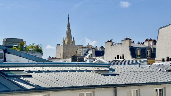 A VENDRE CHARMANT 3P ATYPIQUE 35M2 COMBLES OUVERTS AMENAGES PARIS 10E GONCOURT BELLEVILLE