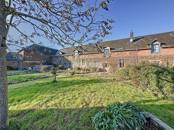 Ancien corps de ferme avec maison d'hôtes en activité