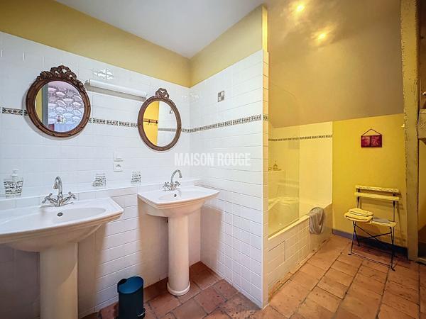 Ancien corps de ferme avec maison d'hôtes en activité