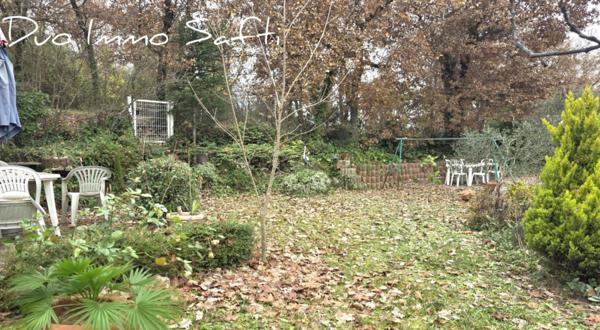 Terrain de 911m² en zone UC avec maison à réhabiliter