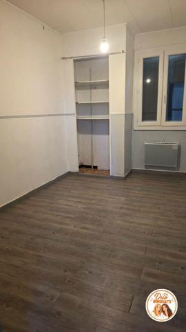 Terrain de 911m² en zone UC avec maison à réhabiliter