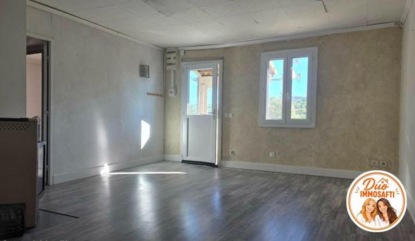Terrain de 911m² en zone UC avec maison à réhabiliter