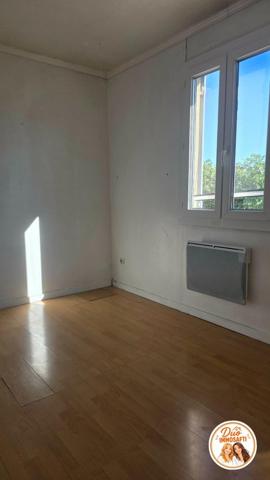 Terrain de 911m² en zone UC avec maison à réhabiliter
