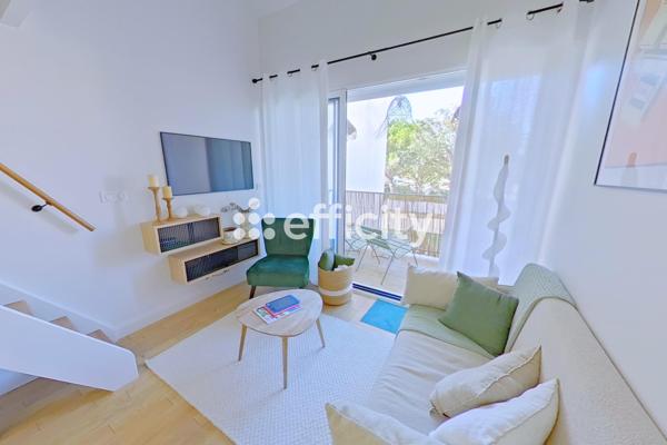 Appartement
         2 pièces
        - 35 m² 216 275 € *