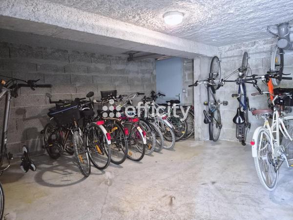 Appartement
         2 pièces
        - 35 m² 216 275 € *