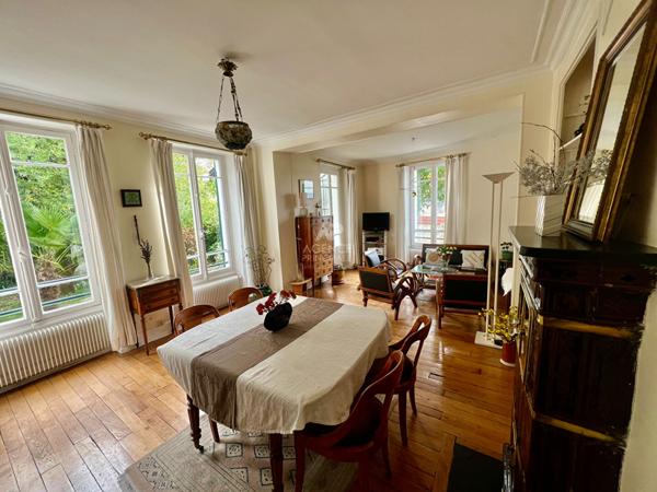 Maison Pontoise 7 pièce(s) 135 m2 €585 000 ** - Référence 11097
