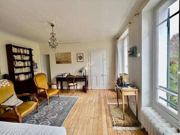 Maison Pontoise 7 pièce(s) 135 m2 €585 000 ** - Référence 11097