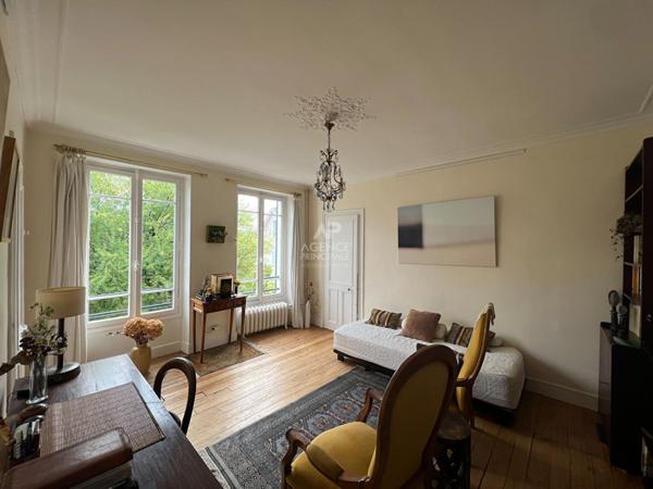 Maison Pontoise 7 pièce(s) 135 m2 €585 000 ** - Référence 11097