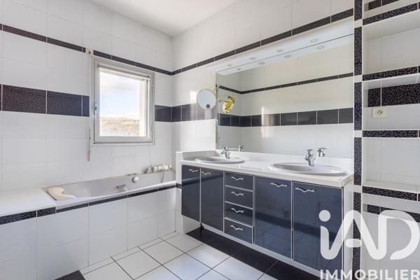 Maison à vendre 7 pièces 245 m² Royat