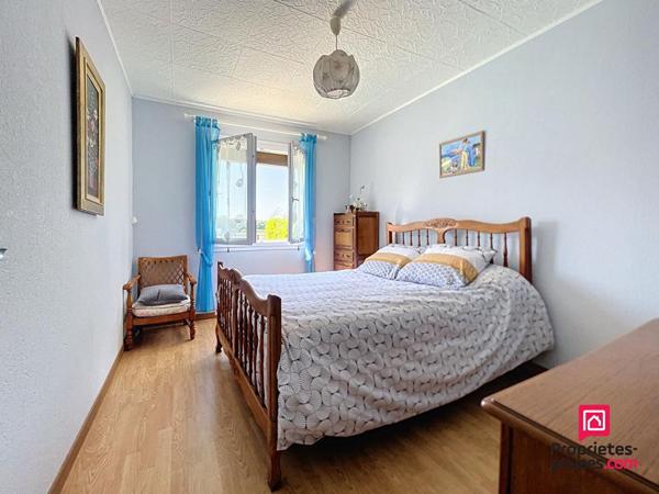 St Aignan (10 mn Bonnétable) - Villa de 130 m2 de plain-pied  avec piscine