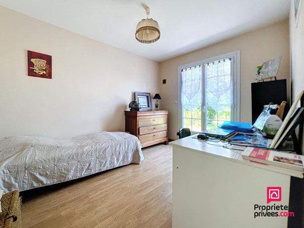 St Aignan (10 mn Bonnétable) - Villa de 130 m2 de plain-pied  avec piscine