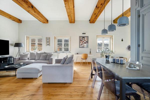 Duplex au dernier étage avec ascenseur et stationnements