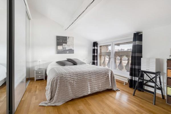 Duplex au dernier étage avec ascenseur et stationnements