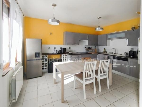 02100 NEUVILLE SAINT-AMAND - Maison individuelle- 2 chambres- cuisine équipée- salle de bain et salle d'eau- jardin sans vis à vis