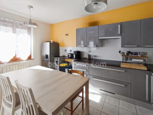 02100 NEUVILLE SAINT-AMAND - Maison individuelle- 2 chambres- cuisine équipée- salle de bain et salle d'eau- jardin sans vis à vis