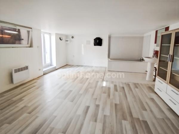 02100 NEUVILLE SAINT-AMAND - Maison individuelle- 2 chambres- cuisine équipée- salle de bain et salle d'eau- jardin sans vis à vis