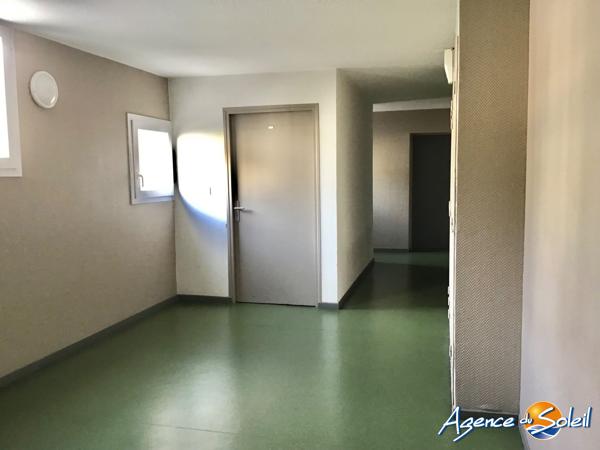 Appartement à Perpignan Appartement de Type T2 avec terrasse et place de parking privatif .Résidence récente et sécurisée .Quartier kennedy très recherché.
