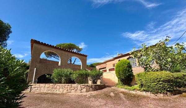 Propriété d’exception avec deux villas et piscine – Sainte-Maxime, secteur Sémaphore