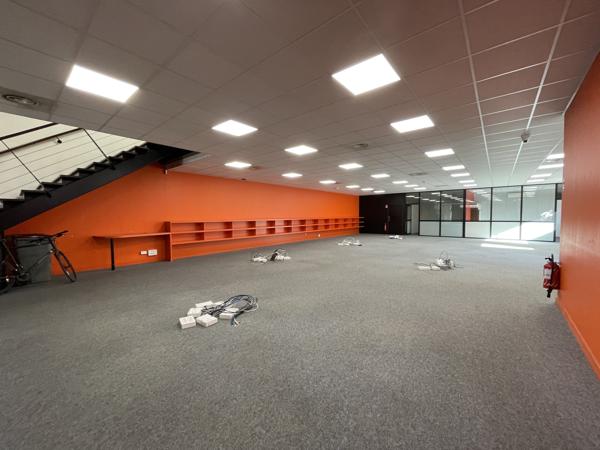Local professionnel 620 m²
