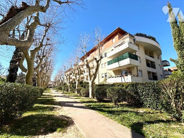 Un appartement T2 avec terrasse et parking privatif dans belle résidence avec piscine