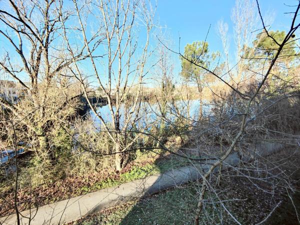 T2 lumineux, au calme, vue lac. Terrasse. Parking