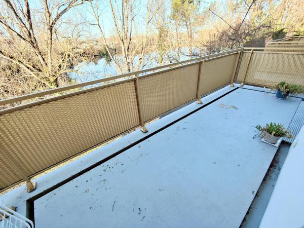 T2 lumineux, au calme, vue lac. Terrasse. Parking