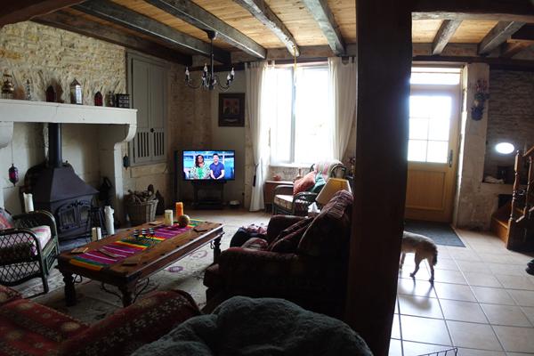 Belle maison en pierre à Champniers