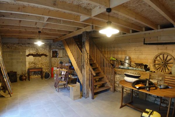 Belle maison en pierre à Champniers