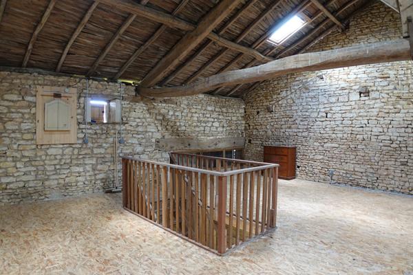 Belle maison en pierre à Champniers