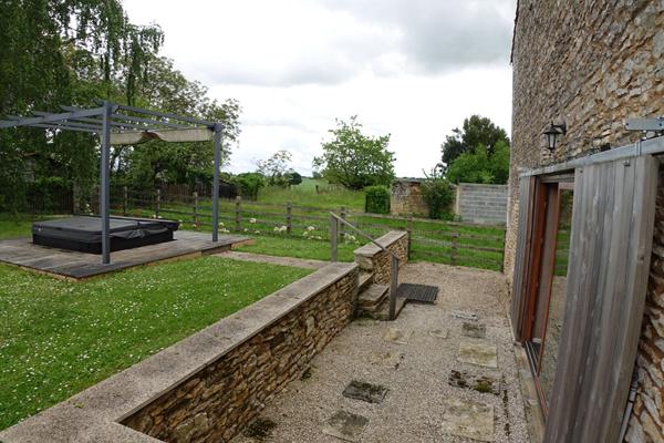 Belle maison en pierre à Champniers