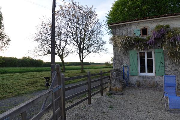Belle maison en pierre à Champniers