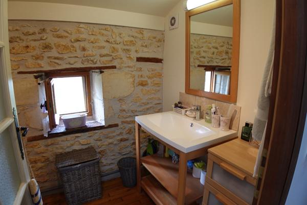 Belle maison en pierre à Champniers