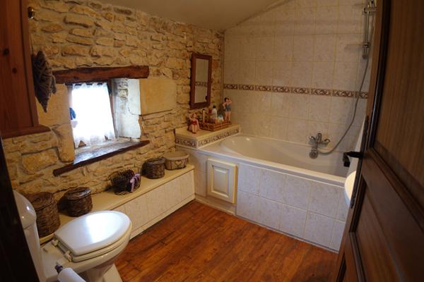 Belle maison en pierre à Champniers