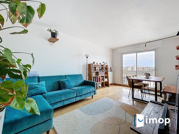 300m à pied métro Mairie - T2 lumineux - étage élevé - cave - parking