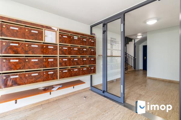 300m à pied métro Mairie - T2 lumineux - étage élevé - cave - parking