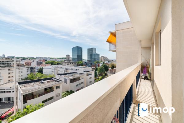 300m à pied métro Mairie - T2 lumineux - étage élevé - cave - parking